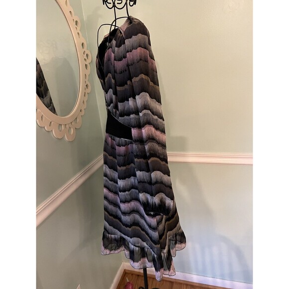 Diane Von Furstenberg Lizbeth Silk Geometric Quilted Waistband V-Neck Dress 6 - Picture 4 of 9